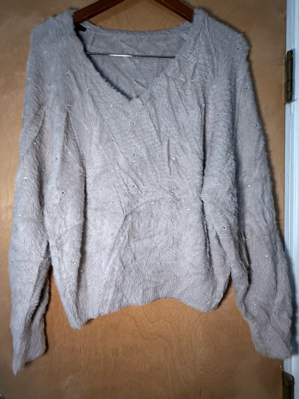 Express Faux-Fur Beaded V-Neck Sweater - Light Beige